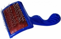 Пуходерка пластмассовая 3-рядная с каплей фигурная ручка Г7