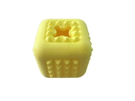 Игрушка резиновая для собак Ledu Toys кубик для лакомства 7см